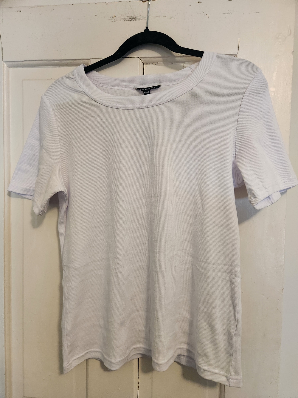 Tahari White Ribbed Crew Neck Tee
